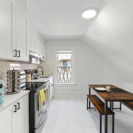 Cozy Gem In The Heart Of East Rock With Free Parking Near Yale And Dt Appartement New Haven Buitenkant foto